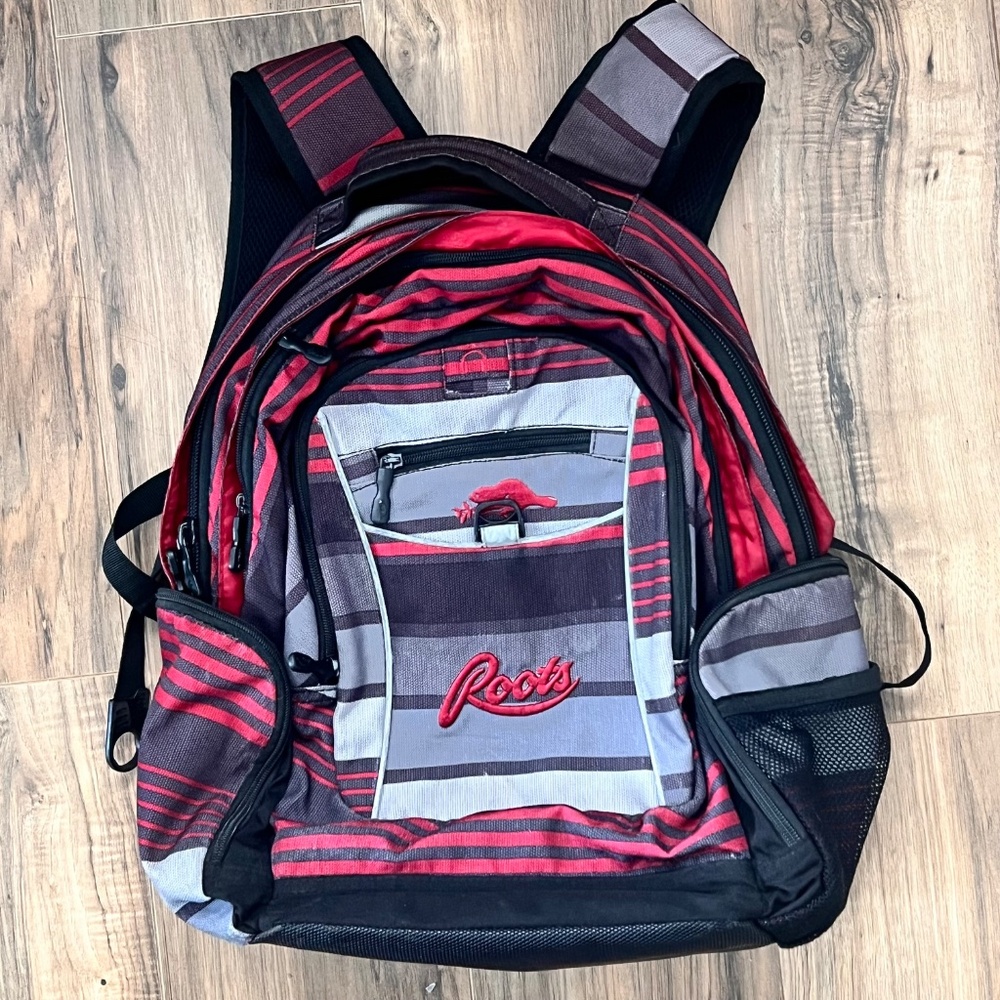 Roots Zipper Top Red & Black Backpack Lots of Space & Pockets